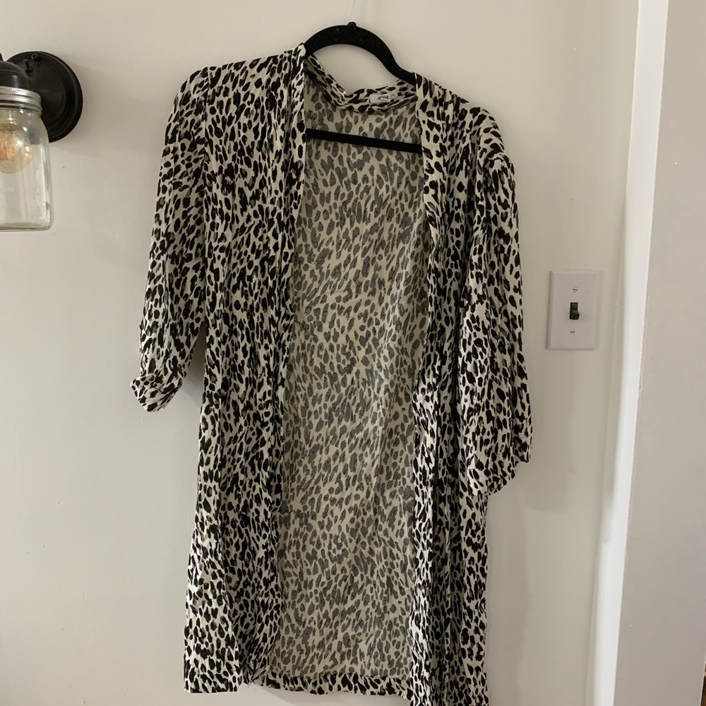 Lightweight leopard print kimono